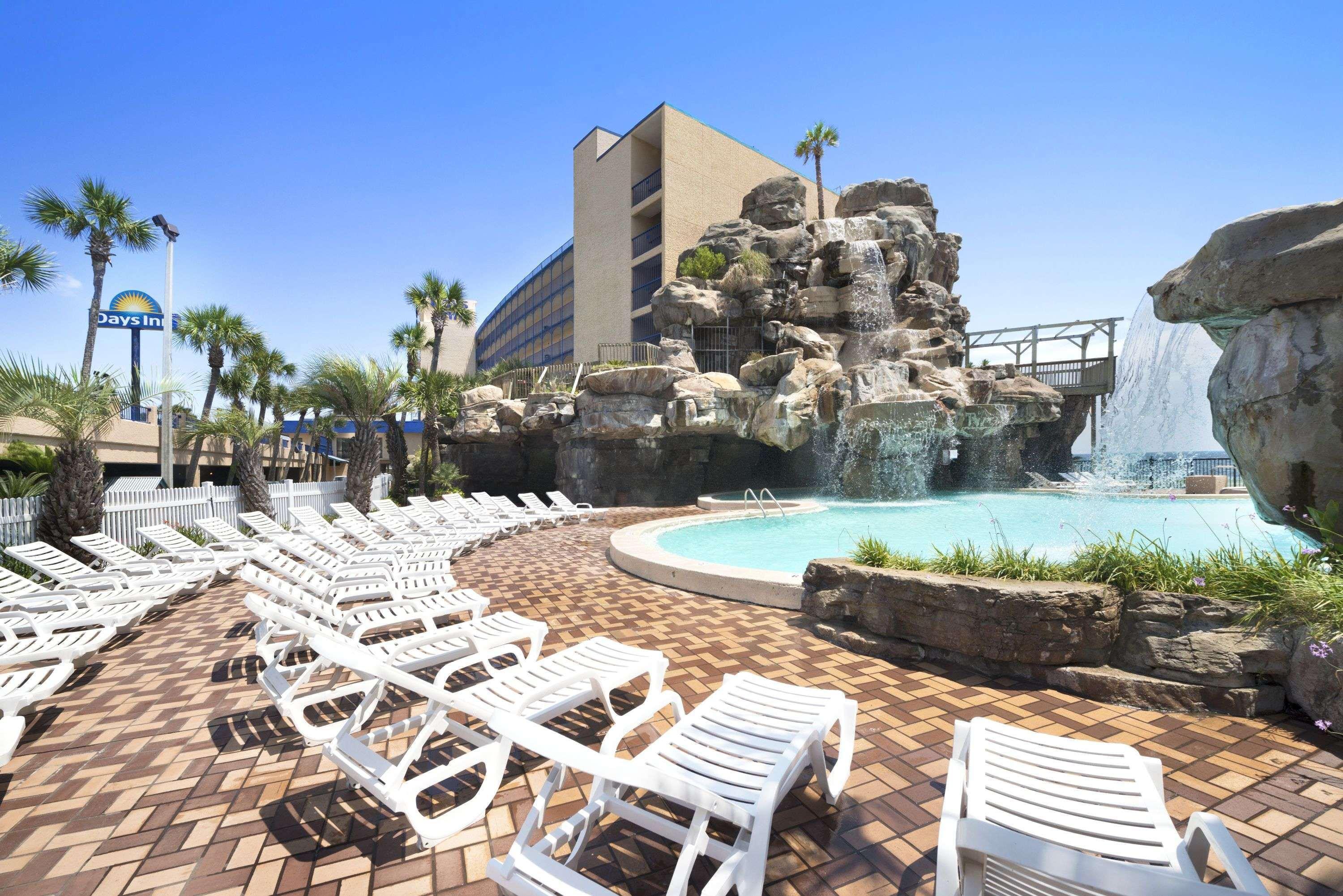 Days Inn By Wyndham Panama City Beach/Ocean Front Exterior foto