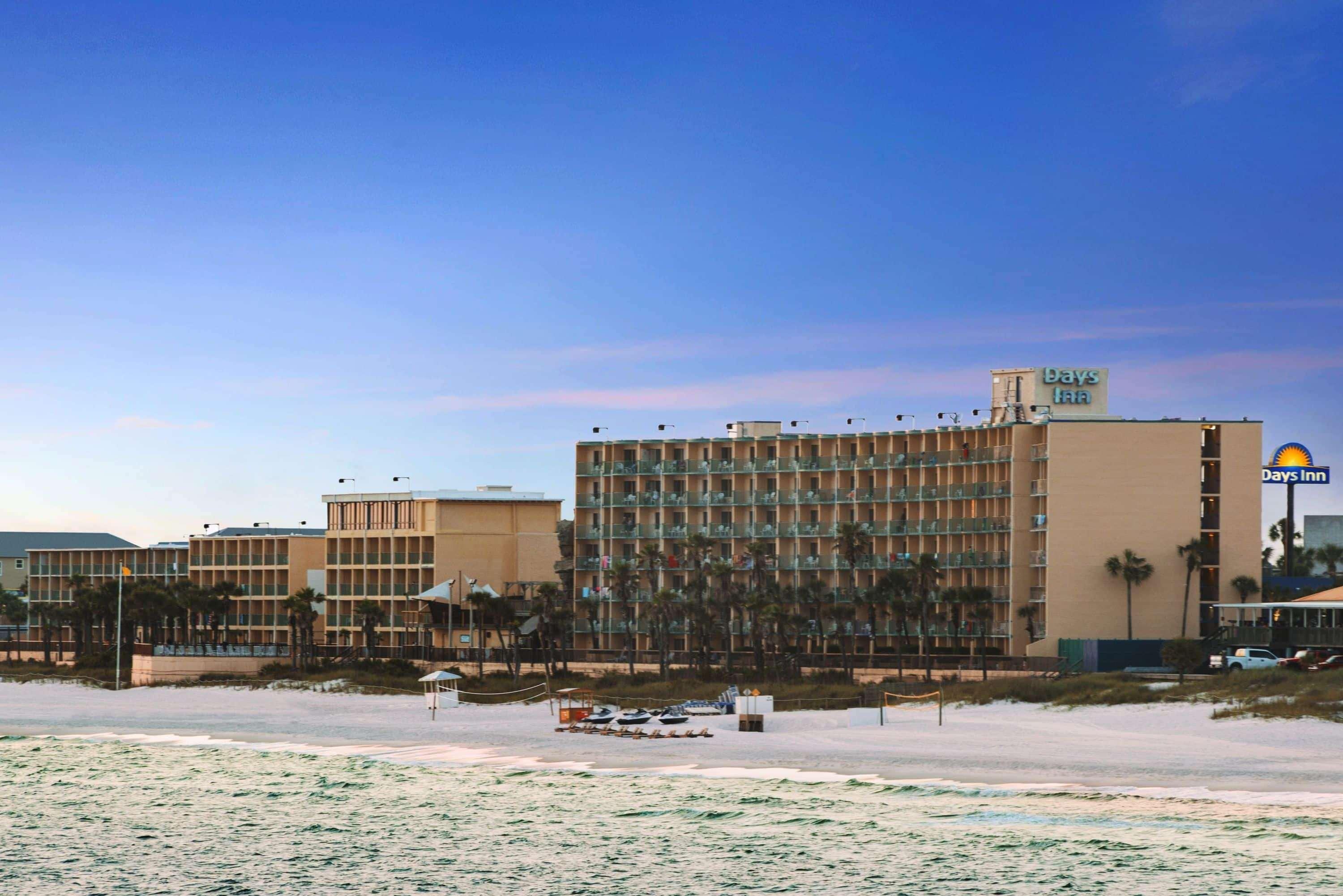 Days Inn By Wyndham Panama City Beach/Ocean Front Exterior foto